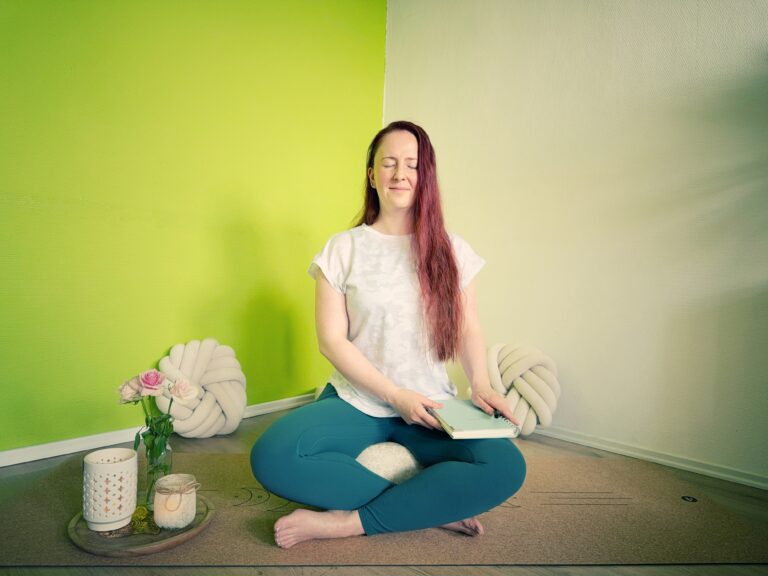 Abendroutine mit Yin Yoga & Journaling für innere Ruhe